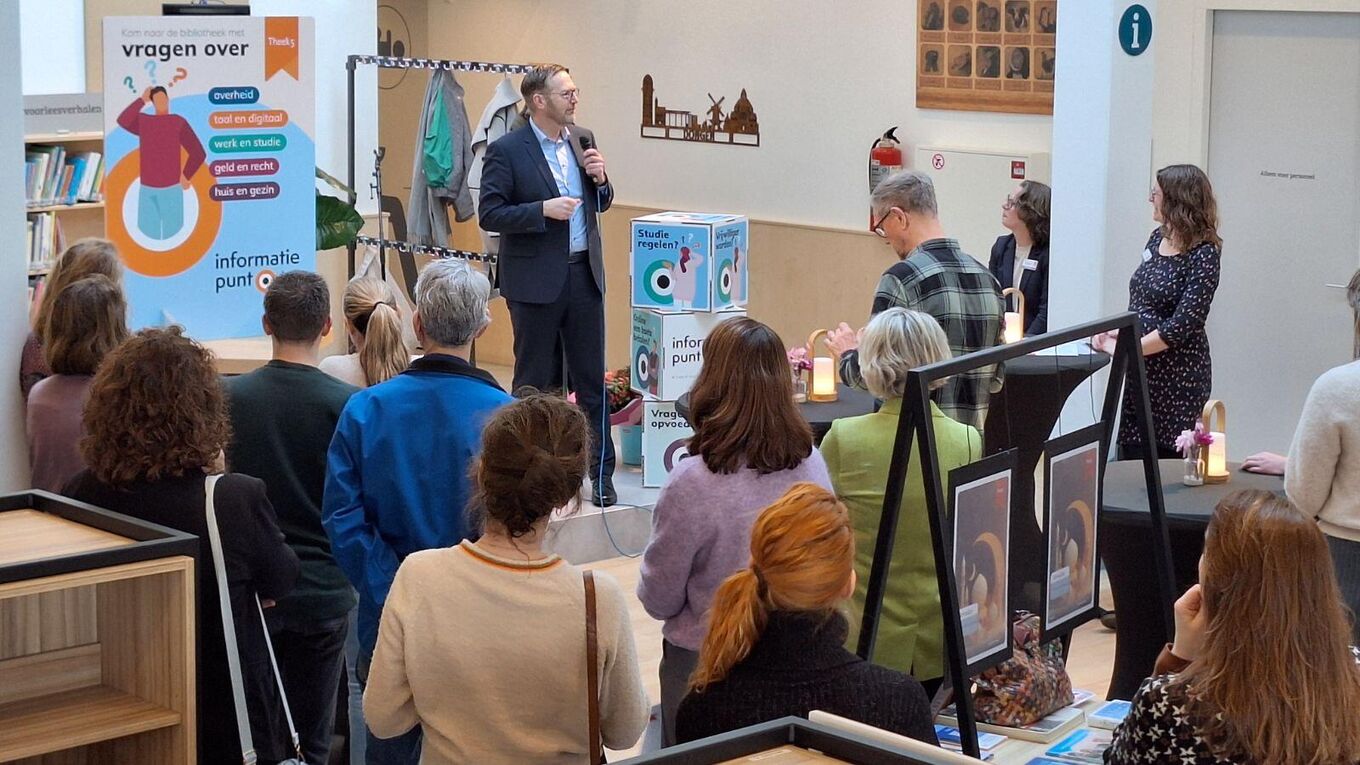 Opening nieuw informatiepunt in bibliotheek Dongen